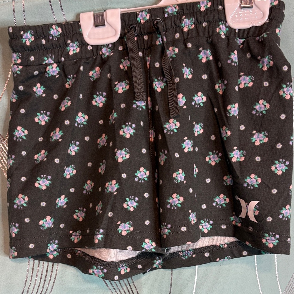 Hurley Girls Black Floral Athletic Shorts. NWOT